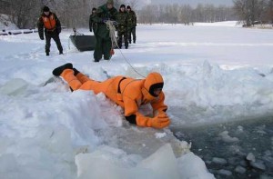 Спасатели на льдине