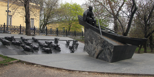 Памятник Михаилу Шолохову на Гоголевском бульваре